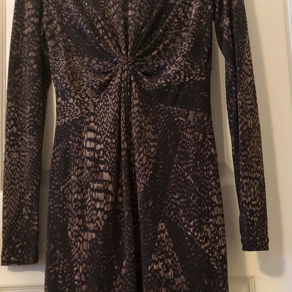 Daisy Fuentes Brown print V Neck Long Sleeve Stretch Dress Size Small - Picture 1 of 3